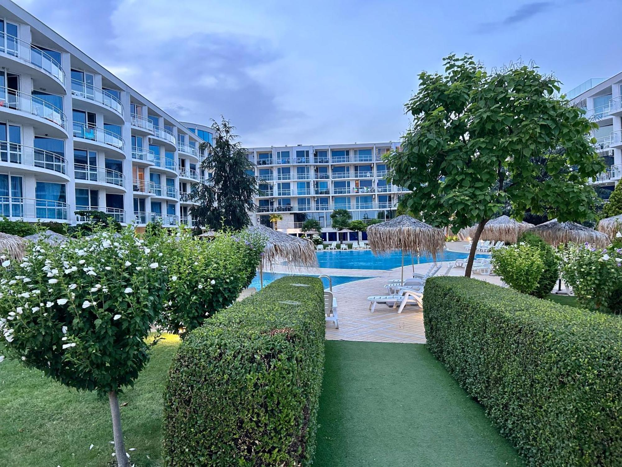Atlantis & 4 Swimming Pools & & * בורגאס
